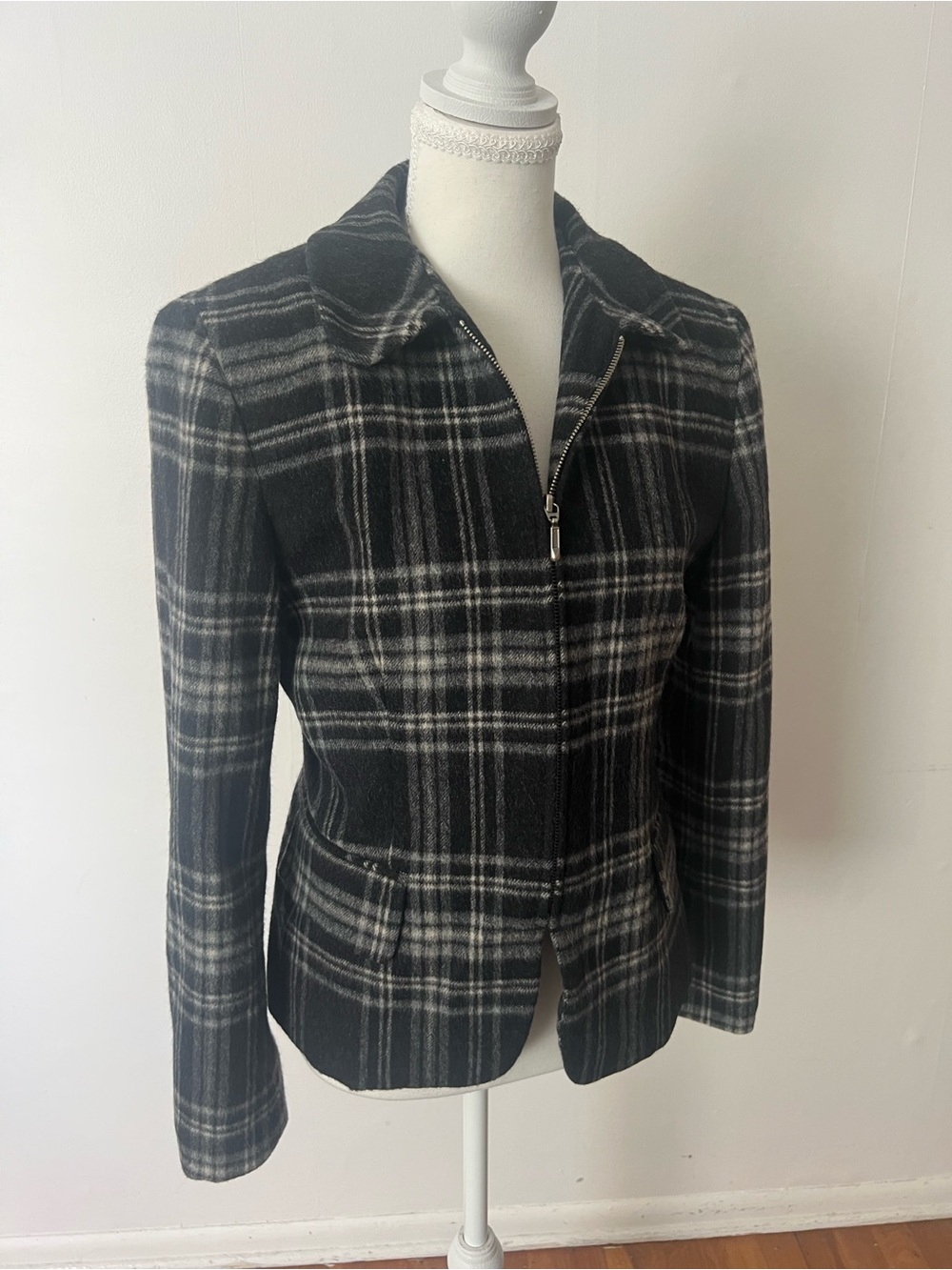 Jones New York wool blazer jacket , 6, Black Plaid, office preppy quiet luxury